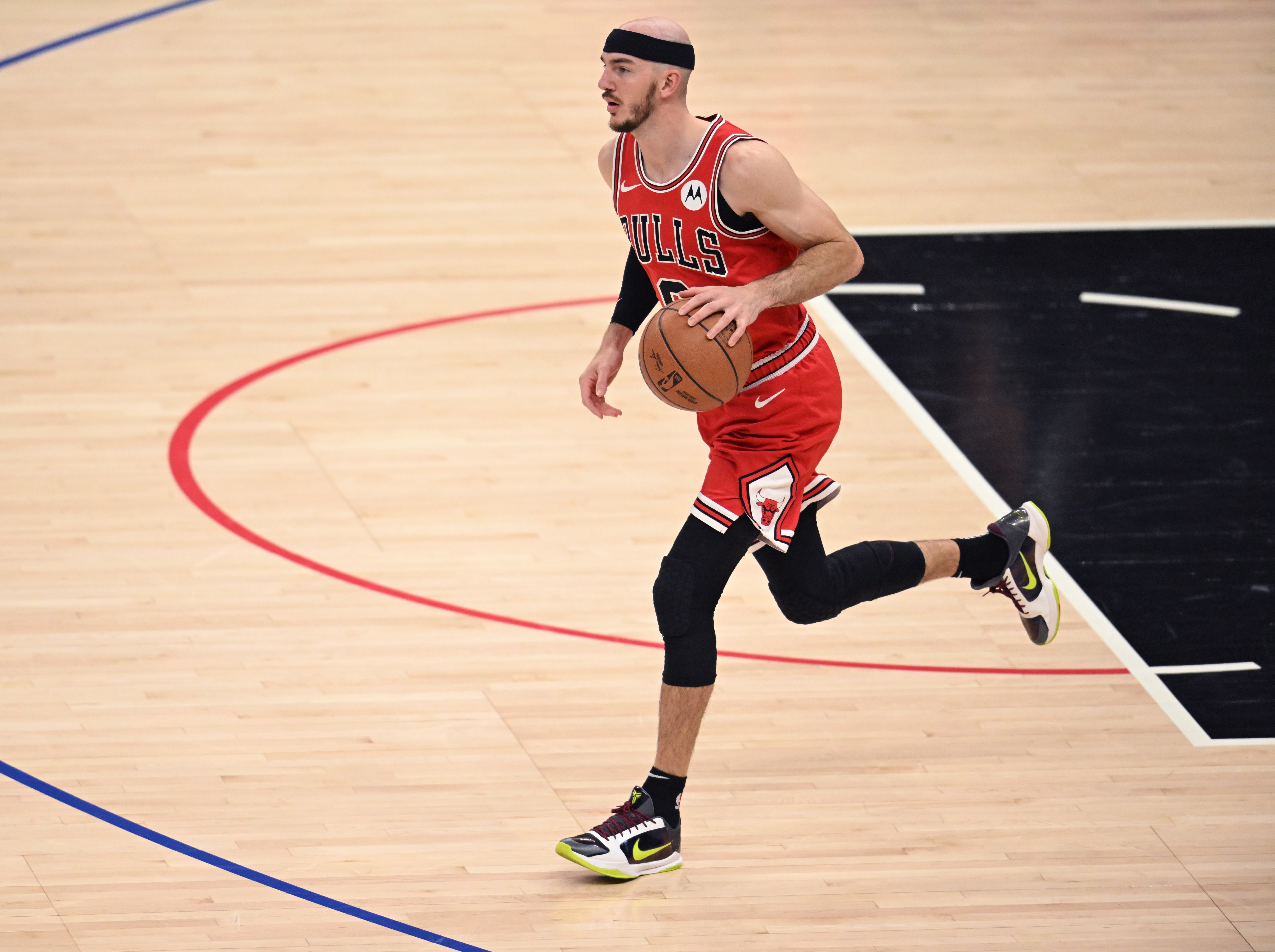 顶级3D！卡鲁索三分8中7贡献21分5板5助5断