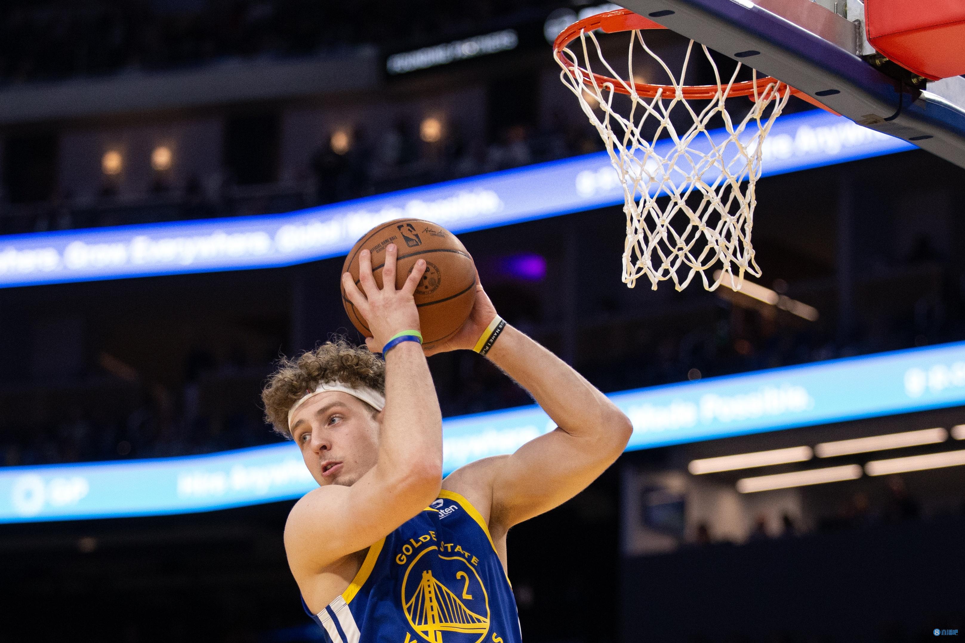 波杰姆和TJD单场同时抢下10+篮板 队史2000年后首对新秀