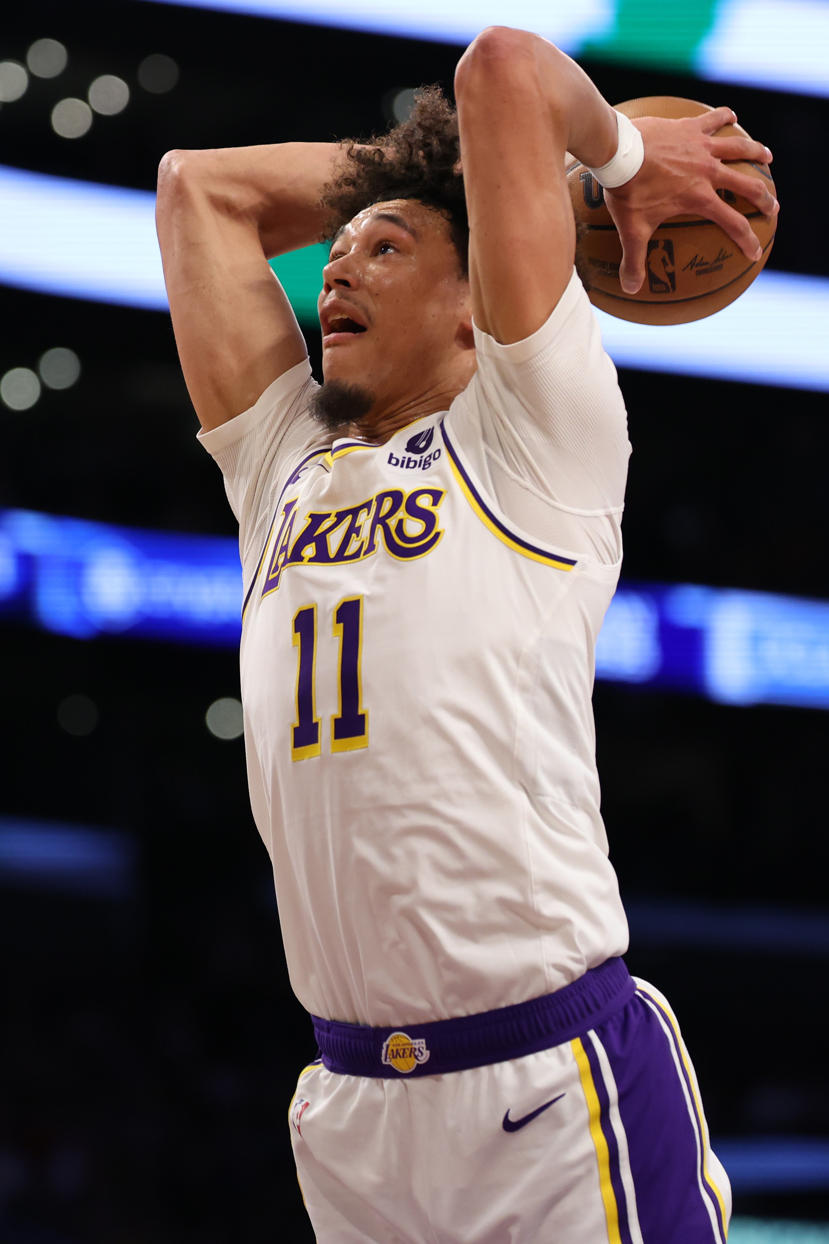 海斯：胯下换手扣篮对我来说并不稀奇 我有身高并且能跳