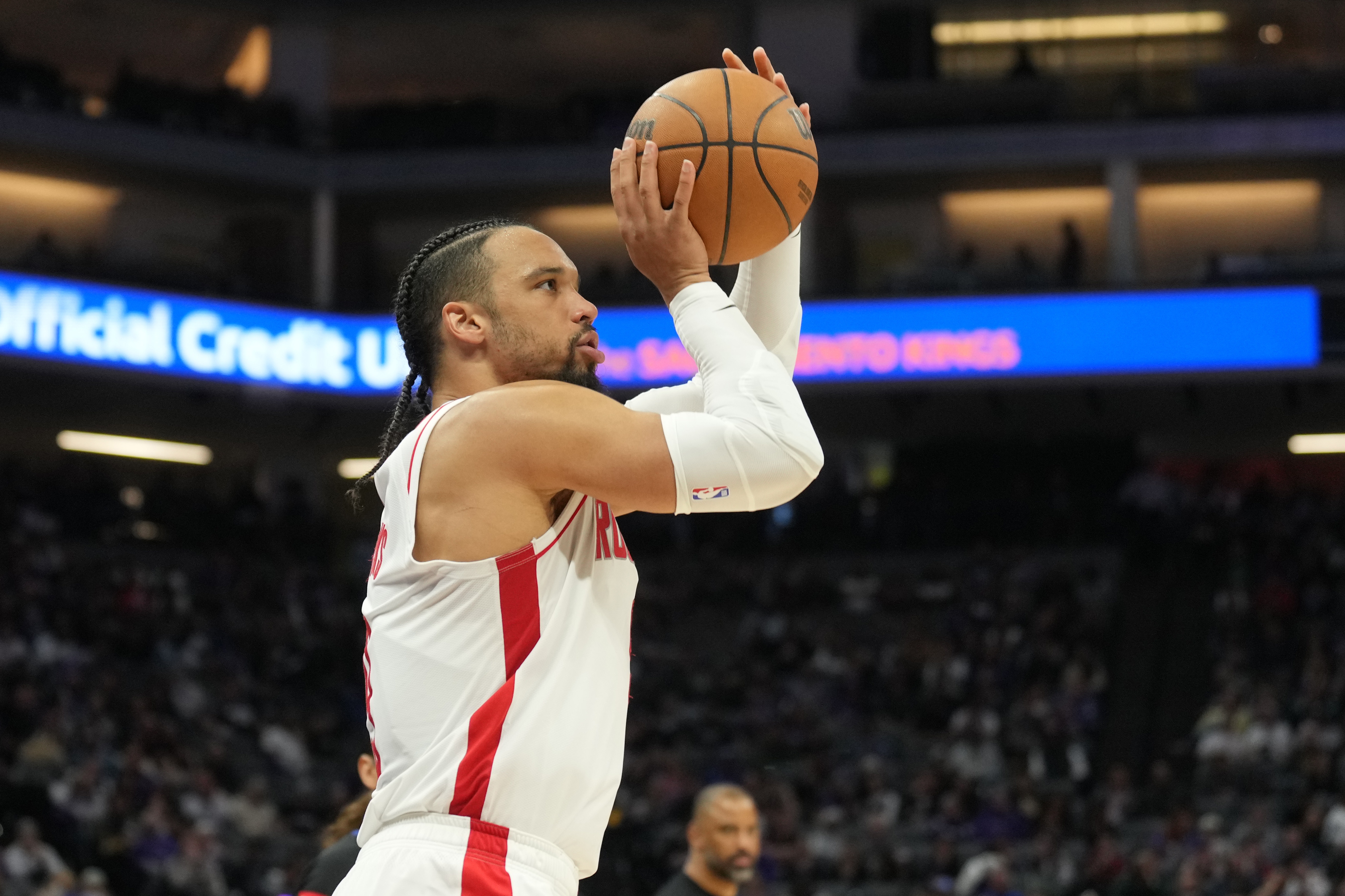 怒打一堆精铁！狄龙13投2中&三分8投全丢 得到11分2篮板