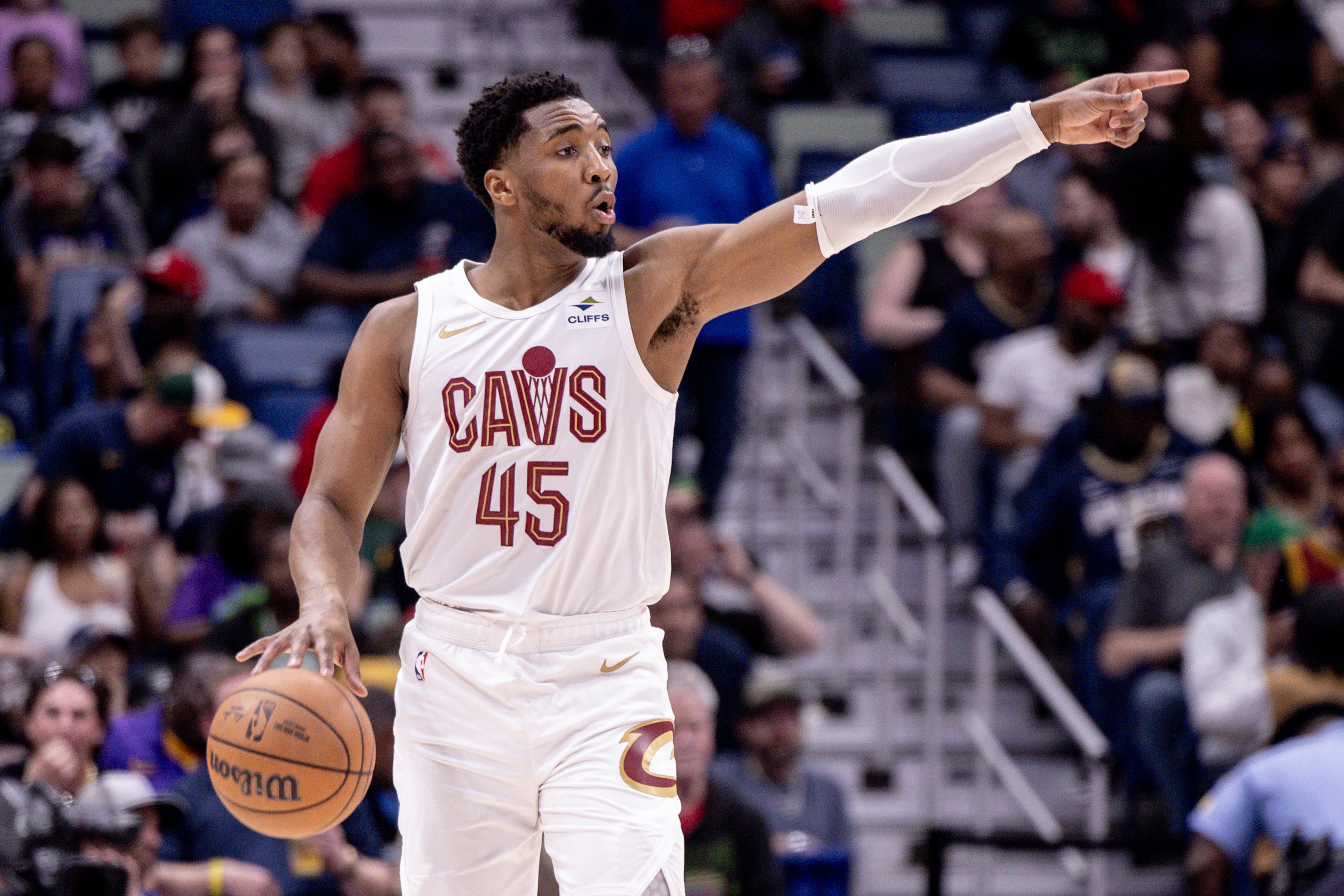 复出找状态！米切尔13中4得到12分3板8助2断 三分7中1