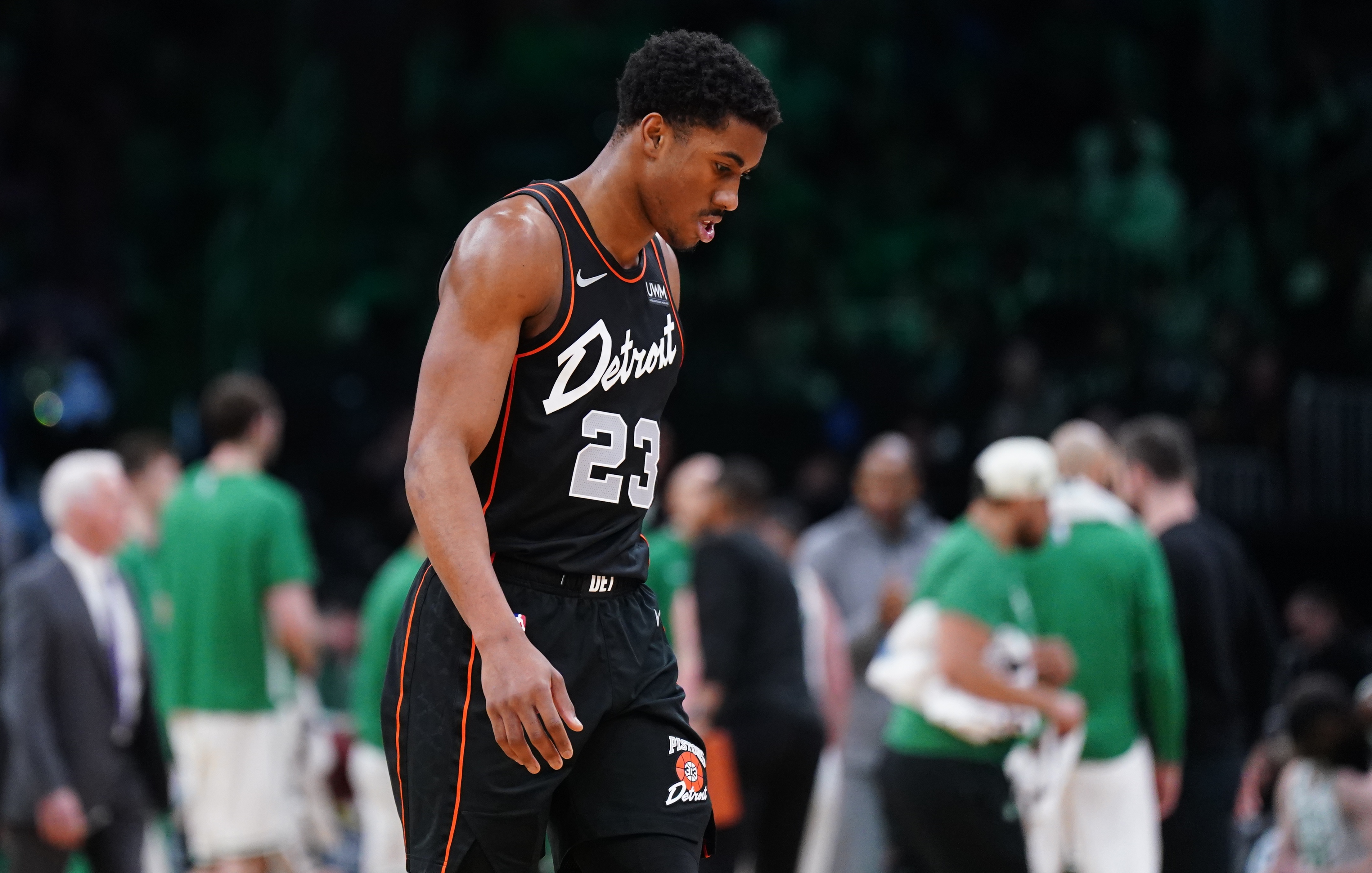 疯狂打铁！艾维14中2&三分6中1拿9分4板3助