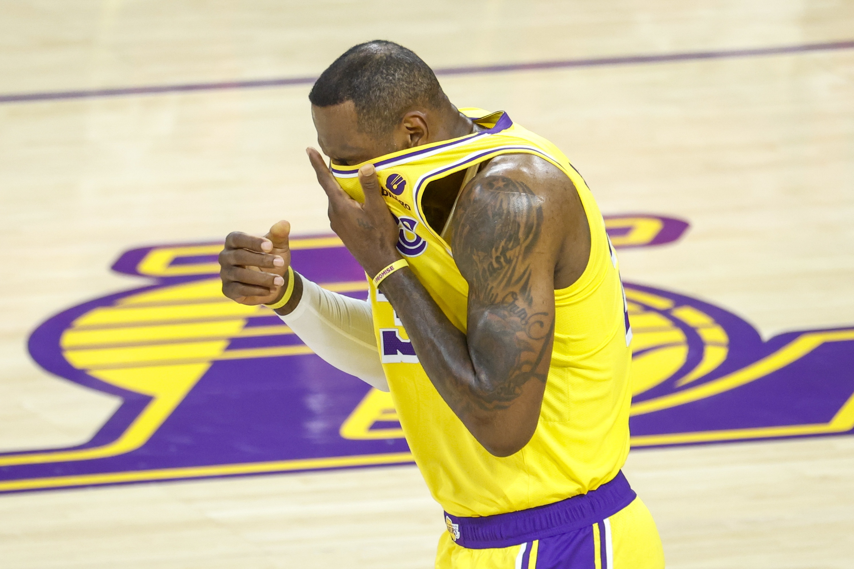 Skip：正当我以为可以放心信任湖人时 他们却打出了这么烂的进攻