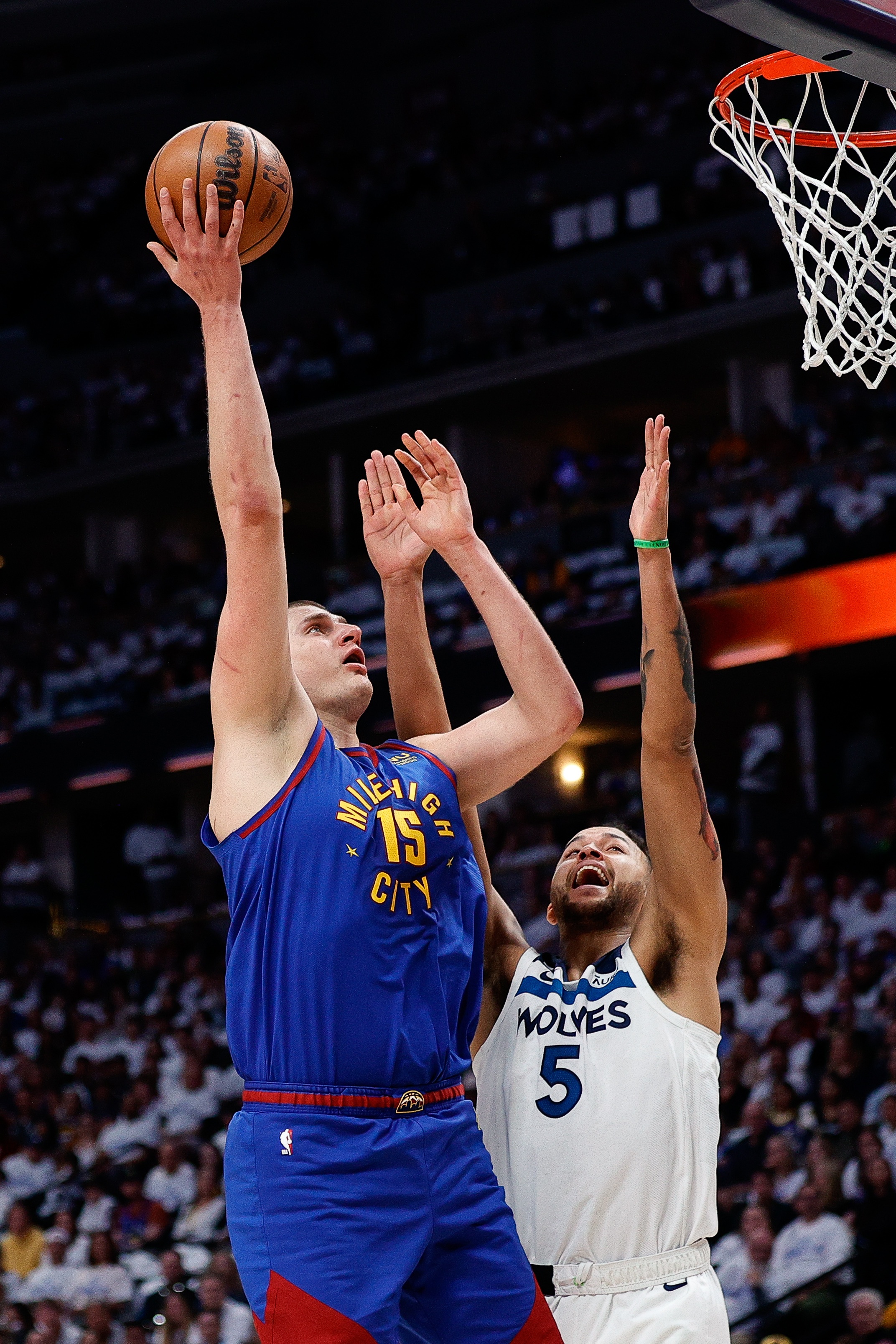 森林狼三塔因伤缺席！李凯尔直接顶上中锋位置首发对位约基奇