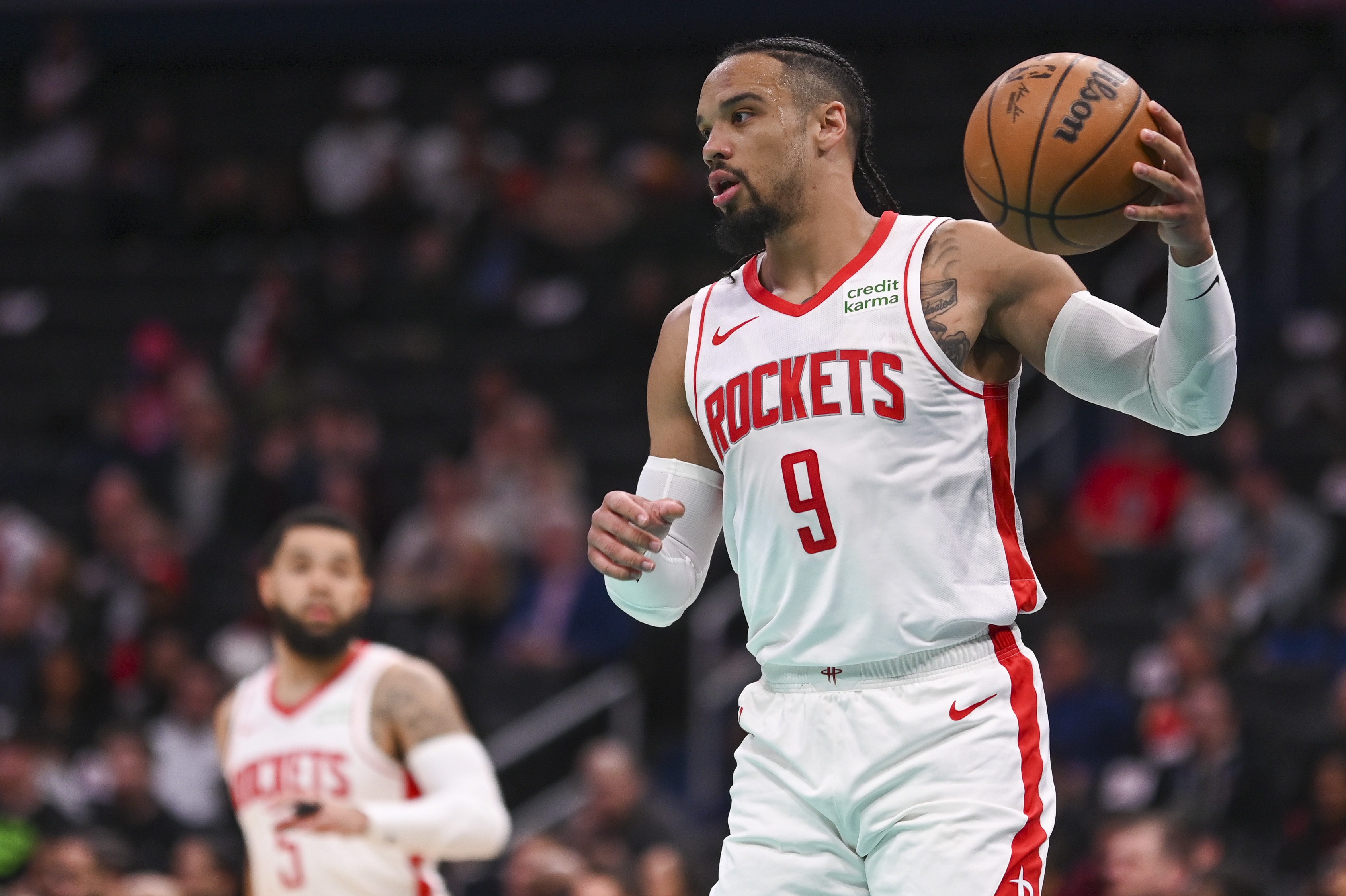 你们是真铁啊！范乔丹半场11中1 狄龙7中1