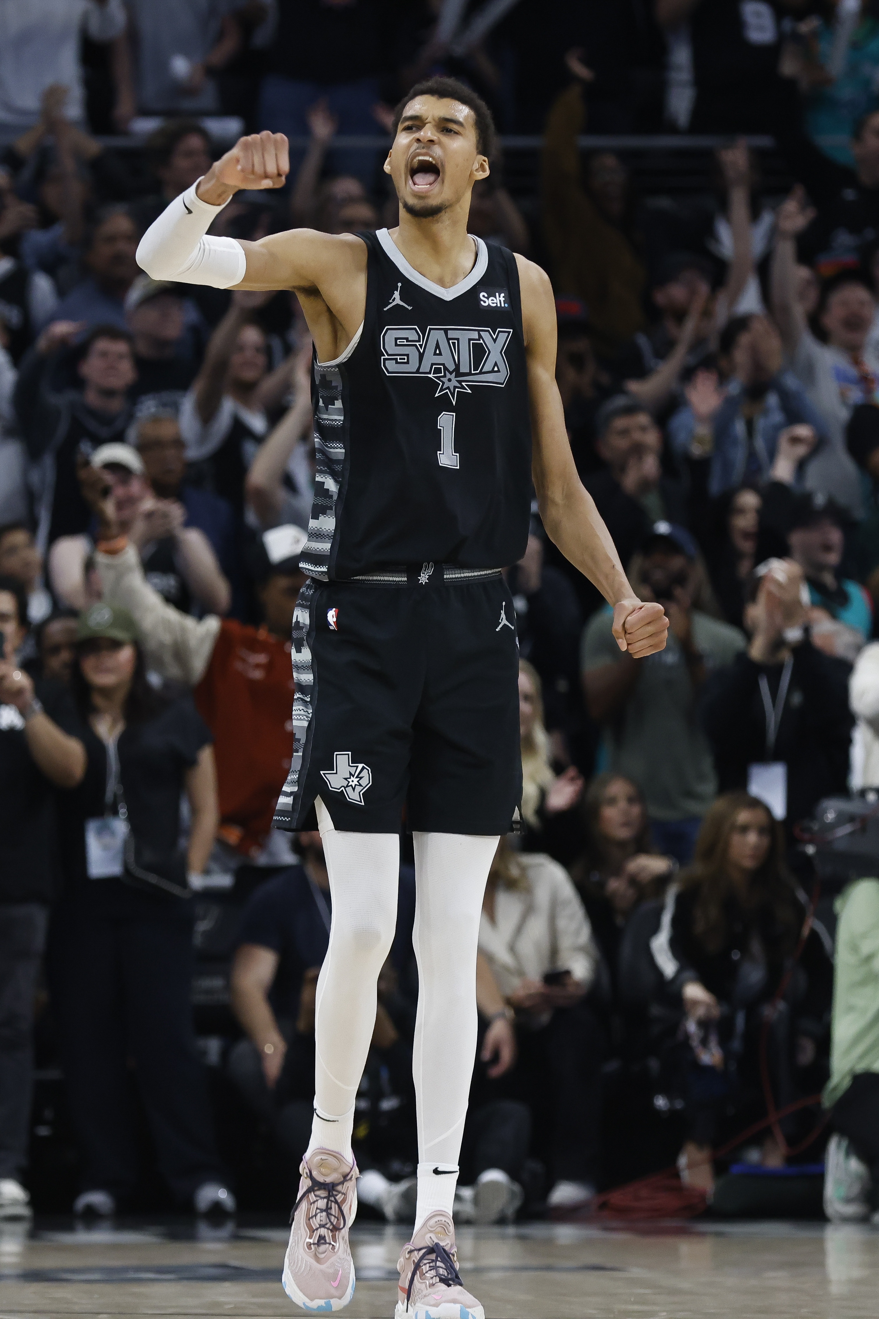 DPOY？文班已出战65场有资格竞争个人奖项 场均3.5帽联盟第一！