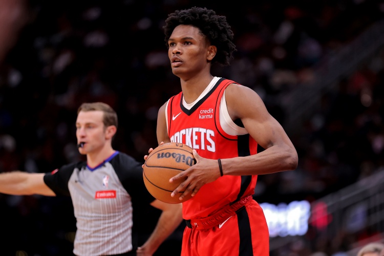 太能抢！阿门-汤普森半场9板&6前场板 7中2拿到4分