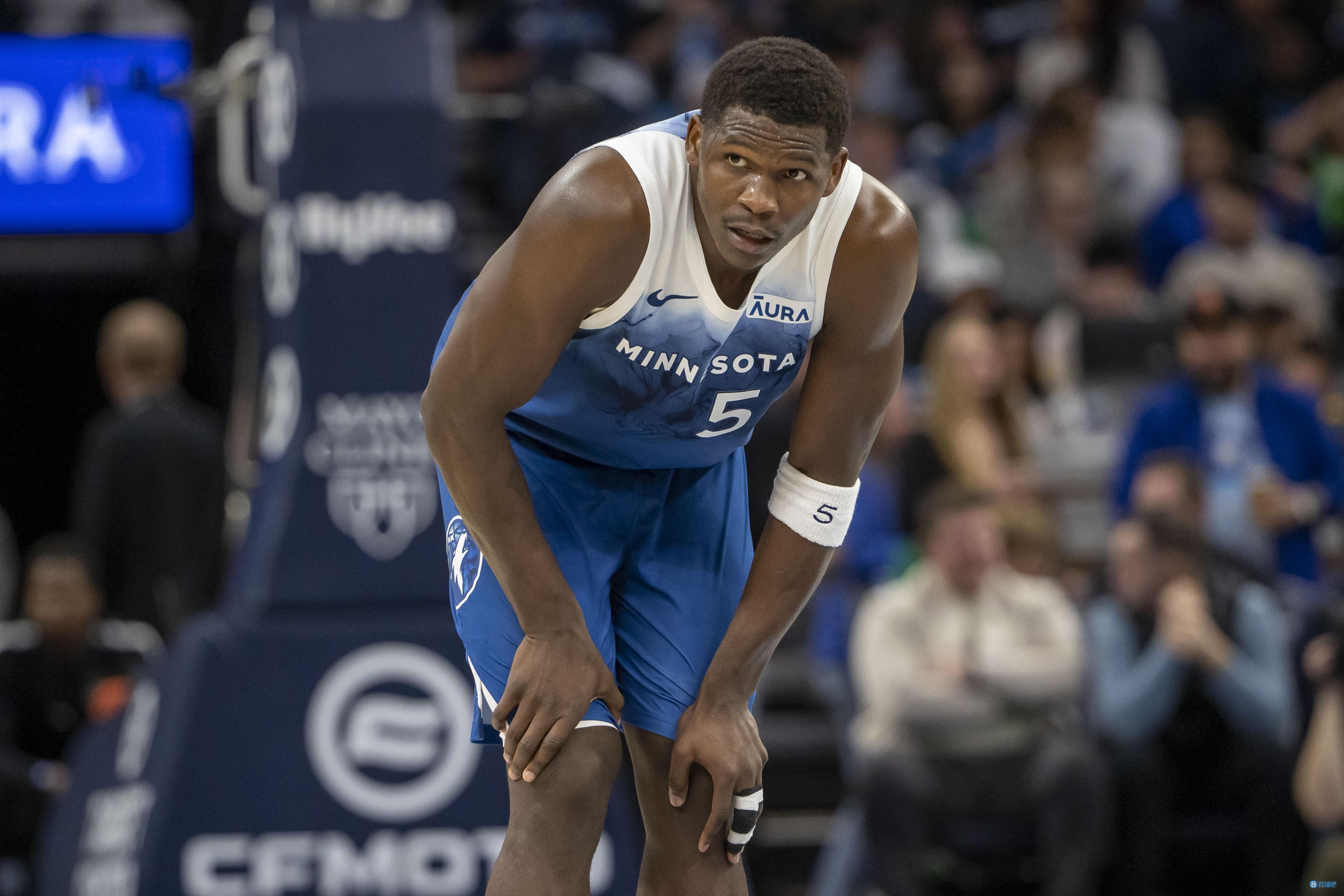 爱德华兹18中7！科尔：我们防得还不赖 他很有天赋&太难防守了