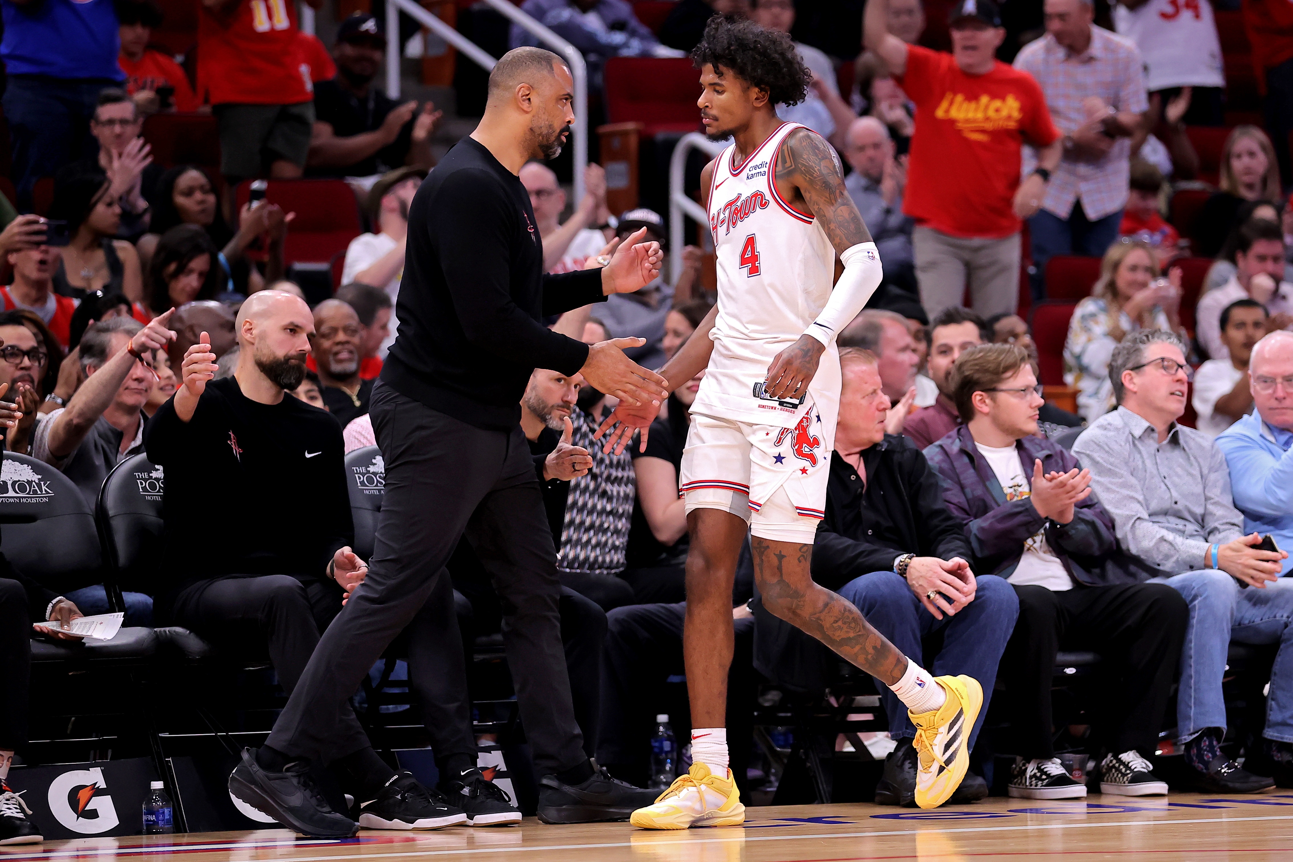 升空进行时火箭喜提8连胜 球队上一次至少8场连胜还是在5年前