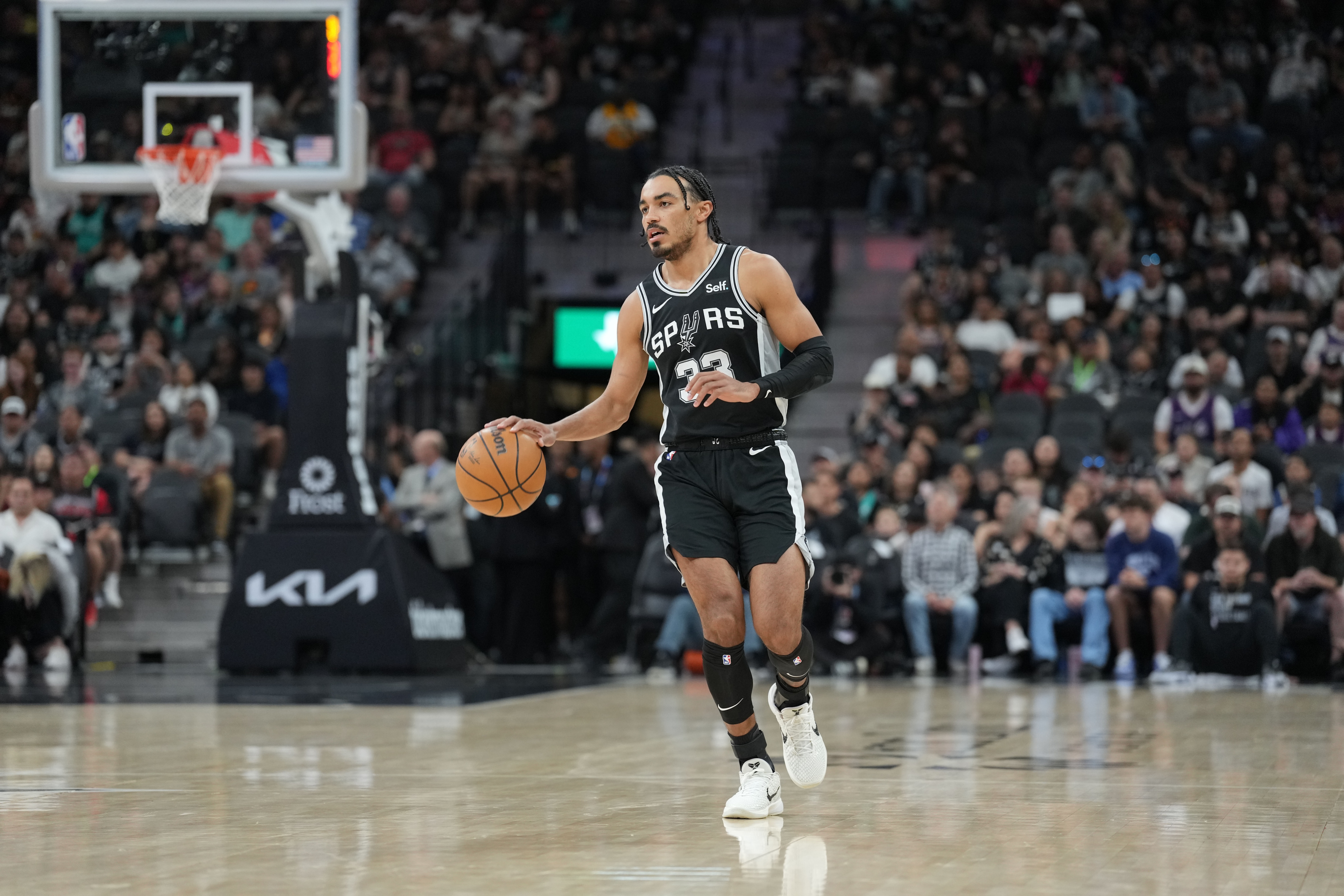 全能表现难救主！特雷-琼斯11中4拿到10分12板11助