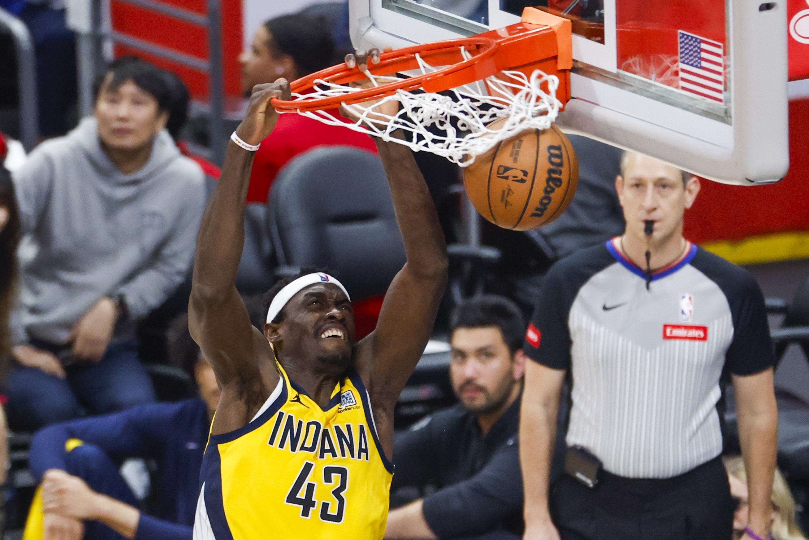 湖人VS步行者述评：可怜巴巴5记三分 西亚卡姆改变禁区攻防态势