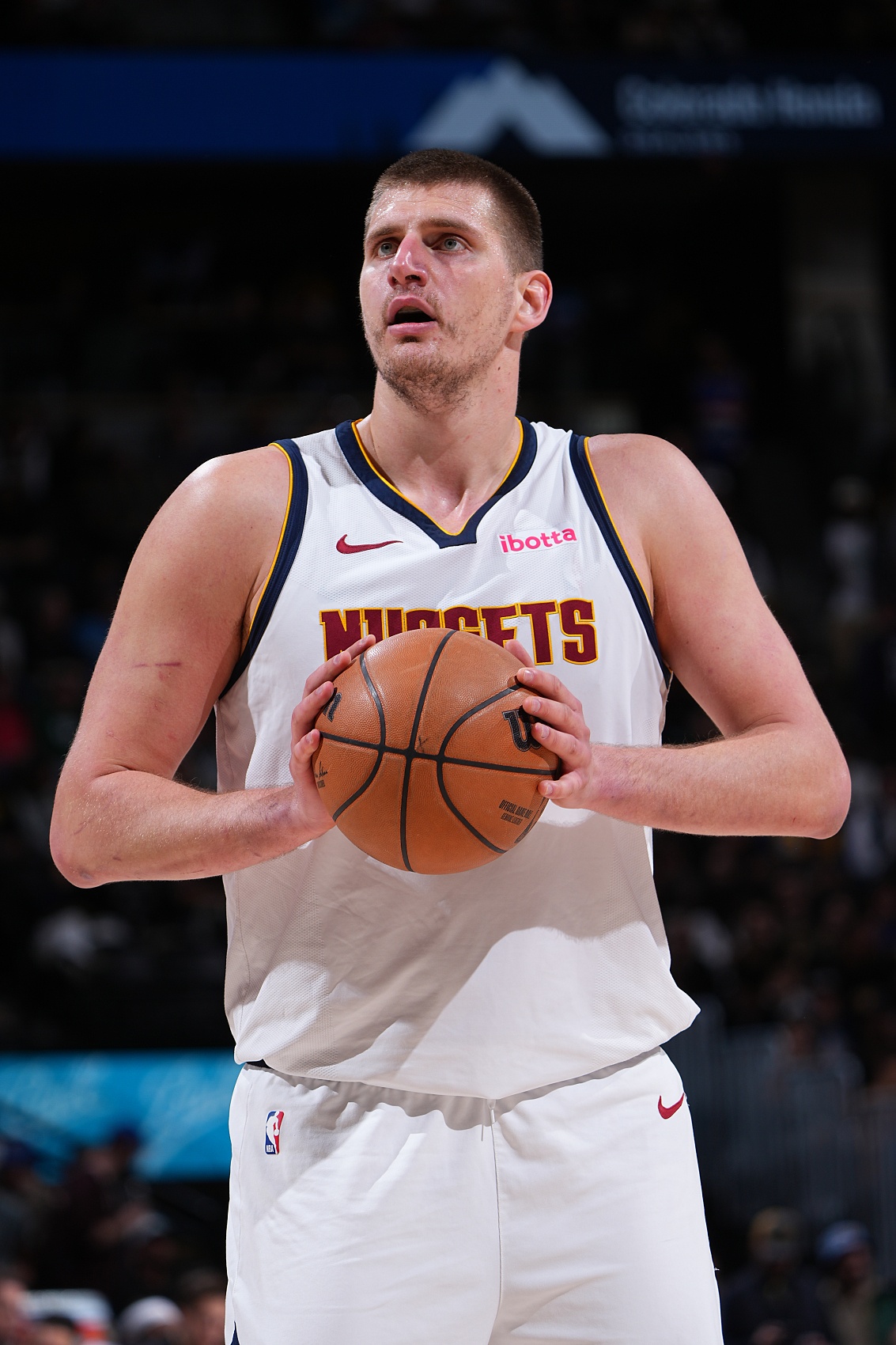 大步就往里闯！约基奇今天轰42分16板6助 其中34分在三秒区所得