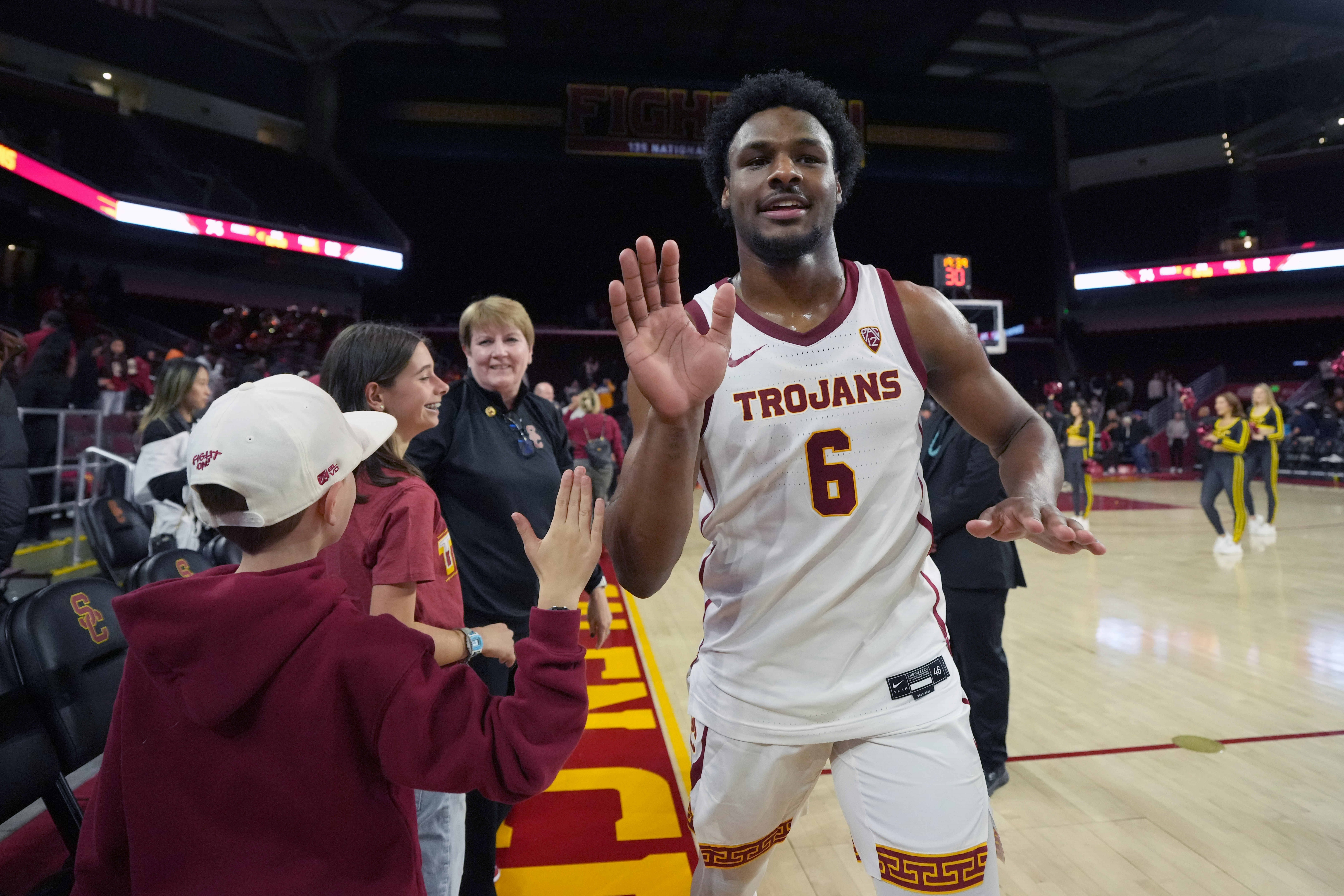 大一场均4.8分！选秀专家：很多NBA球队预计布朗尼会再打一年NCAA